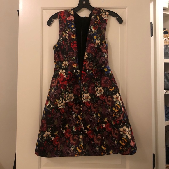 AMAZING ✨ALICE AND OLIVIA✨ Deep V Floral Dress! - Picture 4 of 4